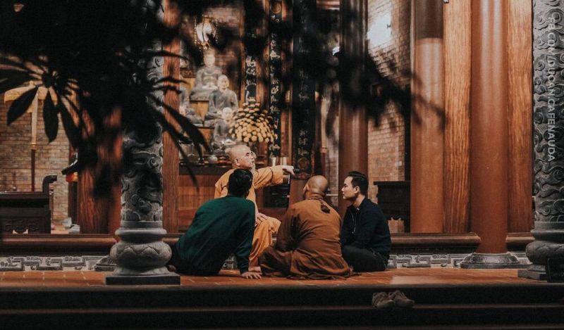 Tu tại gia là gì?